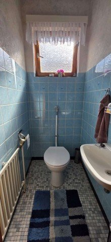 G�ste-WC Solides Flachdachhaus mit Gartenidylle in angenehmer Wohnlage