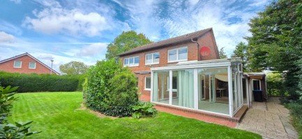 Hauptbild Wohlfühlen, ankommen, zuhause sein - attraktives Wohnhaus mit Wintergarten
