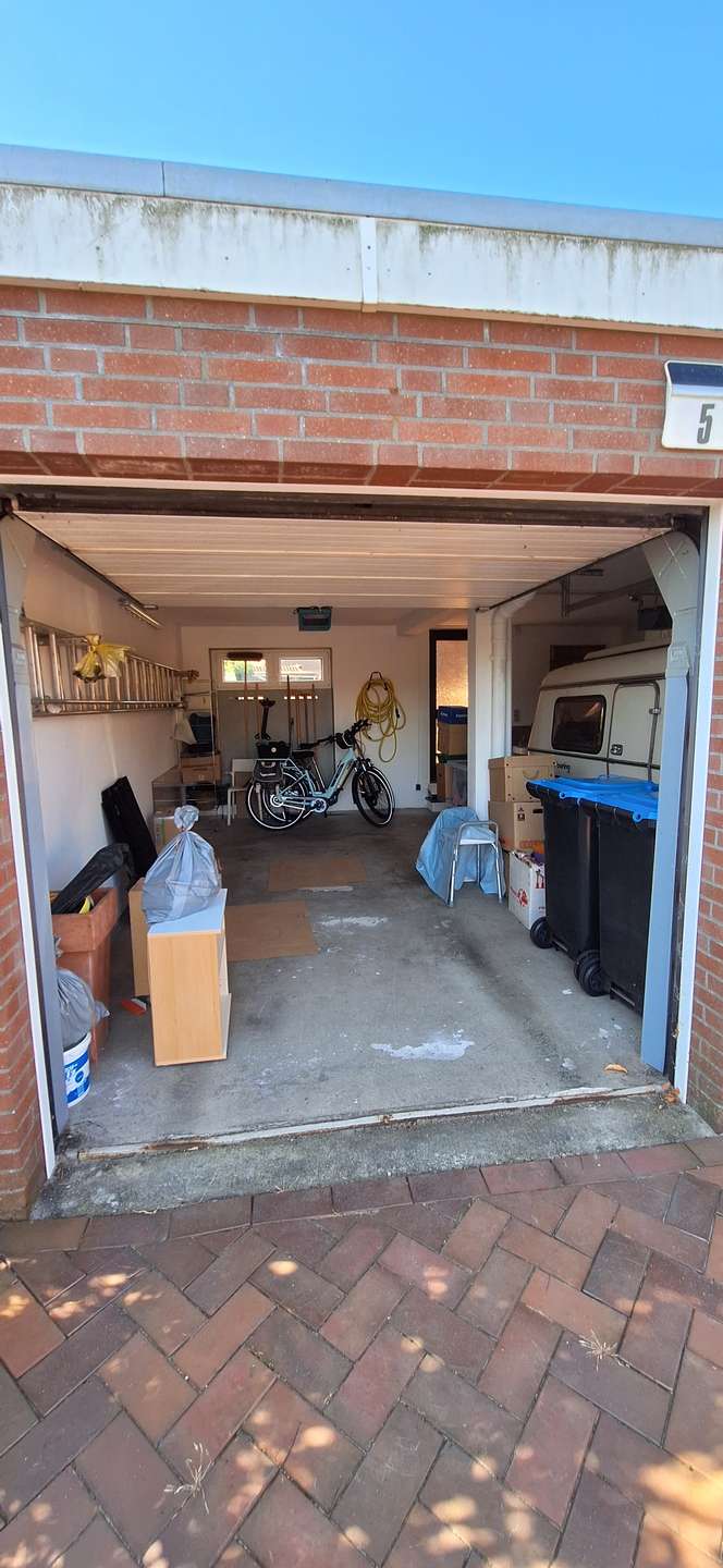 Garage, gross Etagenwohnung Weener