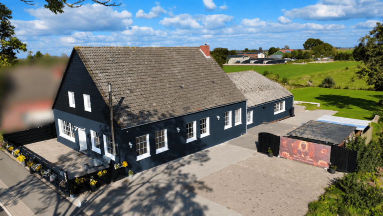 Au�enansicht Bunde Zweifamilienhaus Gro�z�giges Einfamilienhaus mit zwei Wohneinheiten und gro�em Grundst�ck