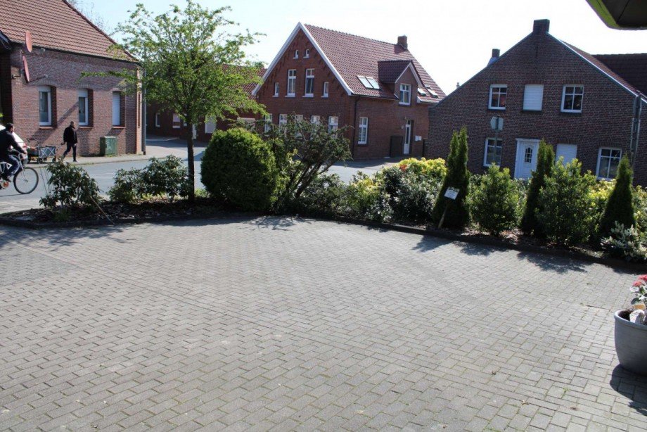 Parkfl�che vorne Einfamilienhaus Weener