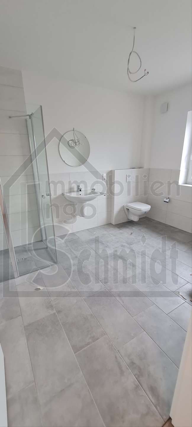 Bad mit Ansicht WC Wohnung Weener
