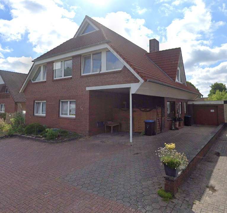 Hauptansicht Ostrhauderfehn Einfamilienhaus Investieren Sie in Geborgenheit: Zweifamilienhaus in familienfreundlicher Siedlung!