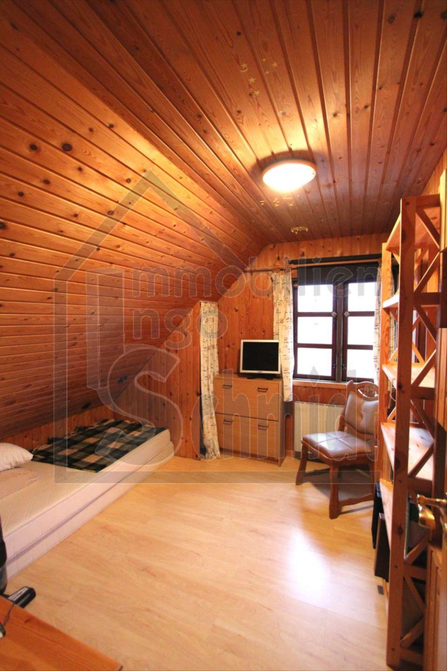 Zimmer I OG Einfamilienhaus Weener