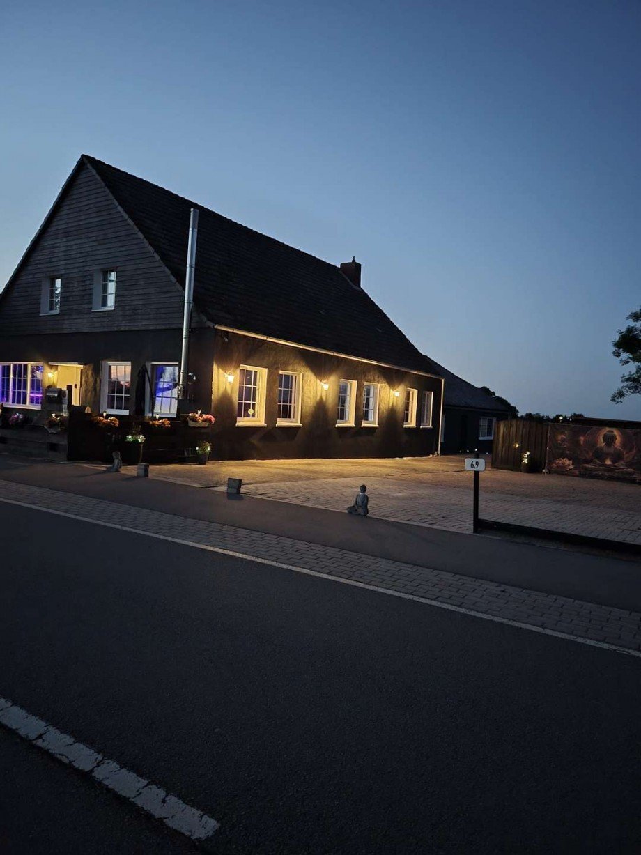 Nachtaufnahme Zweifamilienhaus Bunde