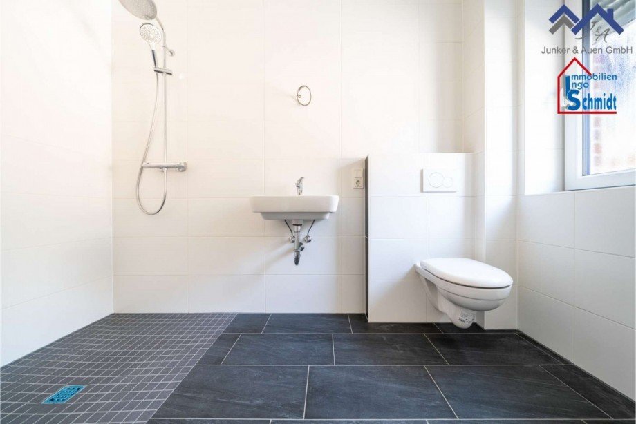 Badezimmer EG Doppelhaush�lfte Weener