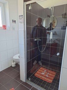 Duschbad EG Junges, modernes EFH in ruhiger Lage!