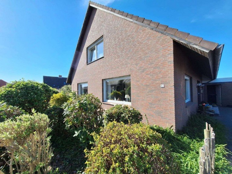 Hauptansicht Weener Einfamilienhaus Modernisiertes Einfamilienhaus in ruhiger Lage - Einziehen und Wohlf�hlen