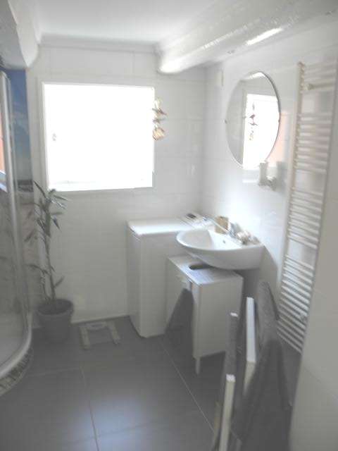 Bad mit Dusche,WC, Waschmaschine Etagenwohnung Weener