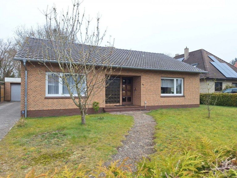 Hauptbild Weener Bungalow PREIS REDZUZIERT! - Einladender Bungalow wartet auf neuen Glanz