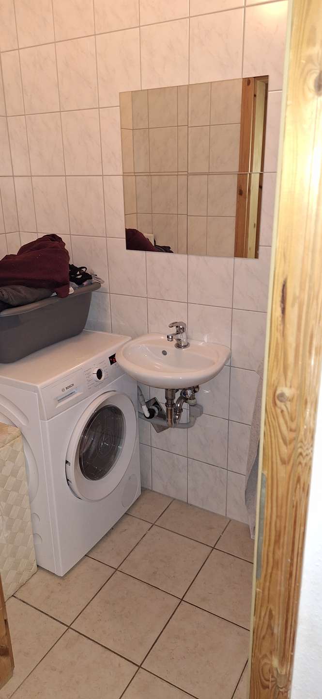 G�ste-WC und Platz Waschmaschine Wohnung Westoverledingen