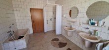 Badezimmer EG Ihr neues Zuhause im Gr�nen: Viel Platz, Komfort und flexible Wohnbereiche