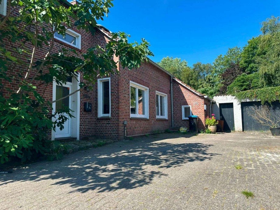 Auffahrt Mehrfamilienhaus Rhauderfehn