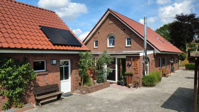 Au�enansicht Weener Einfamilienhaus Attraktive Doppelimmobilie - Eigennutzung und Vermietung ideal kombinierbar