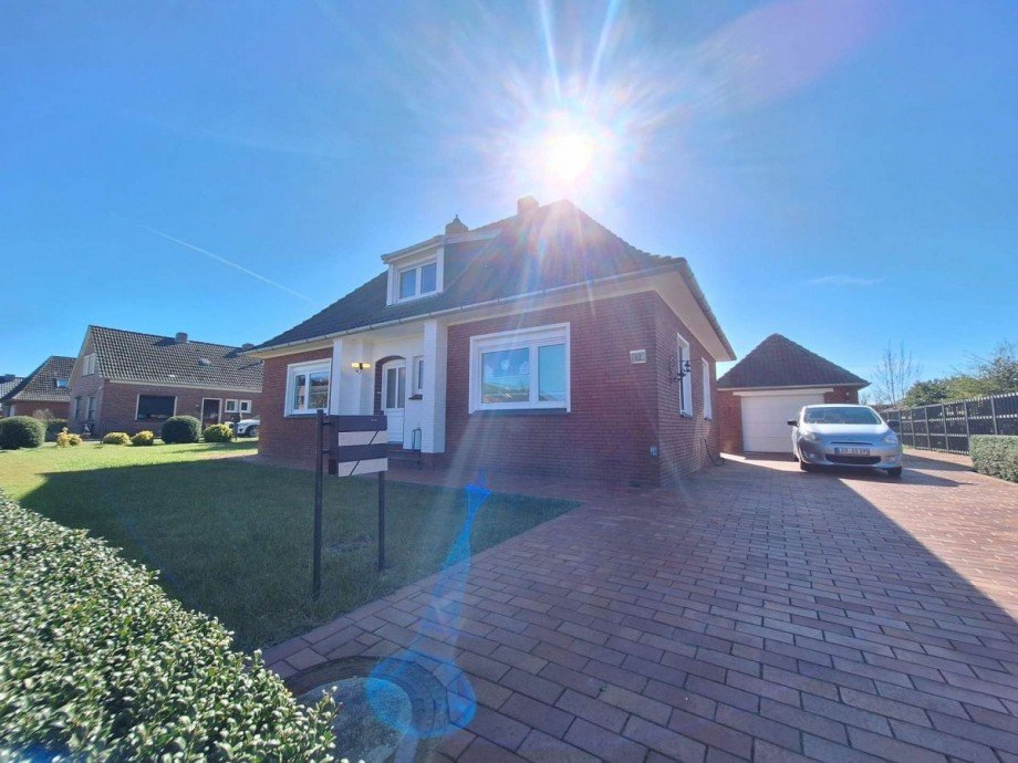 Ansicht mit Auffahrt Bungalow Bunde