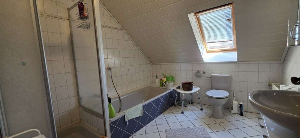 Badezimmer OG Einfamilienhaus Westoverledingen