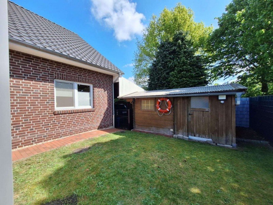 Gartenansicht + Schuppen Einfamilienhaus Weener