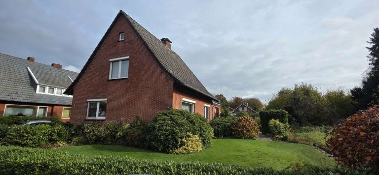 S�dwest Ansicht Weener Einfamilienhaus Wohngl�ck mit Geschichte - liebevoll gepflegt und bereit f�r Neues