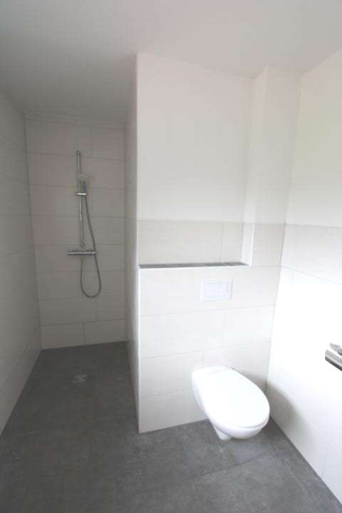 Duschbad mit WC Bungalow Bunde