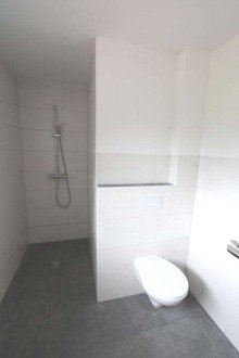 Duschbad mit WC Freistehender Bungalow - modernisiert und idyllisch gelegen