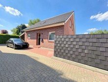Nordansicht mit Stellplatz Junges, modernes EFH in ruhiger Lage!