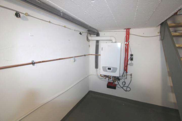 Teilkeller / neue Heizung Bungalow Bunde